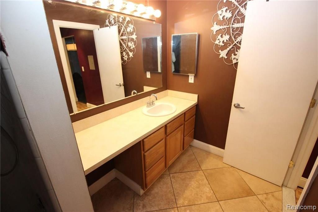 4909 Crooks Road, Unit D Royal Oak, MI 48073 - Photo 14 of 14