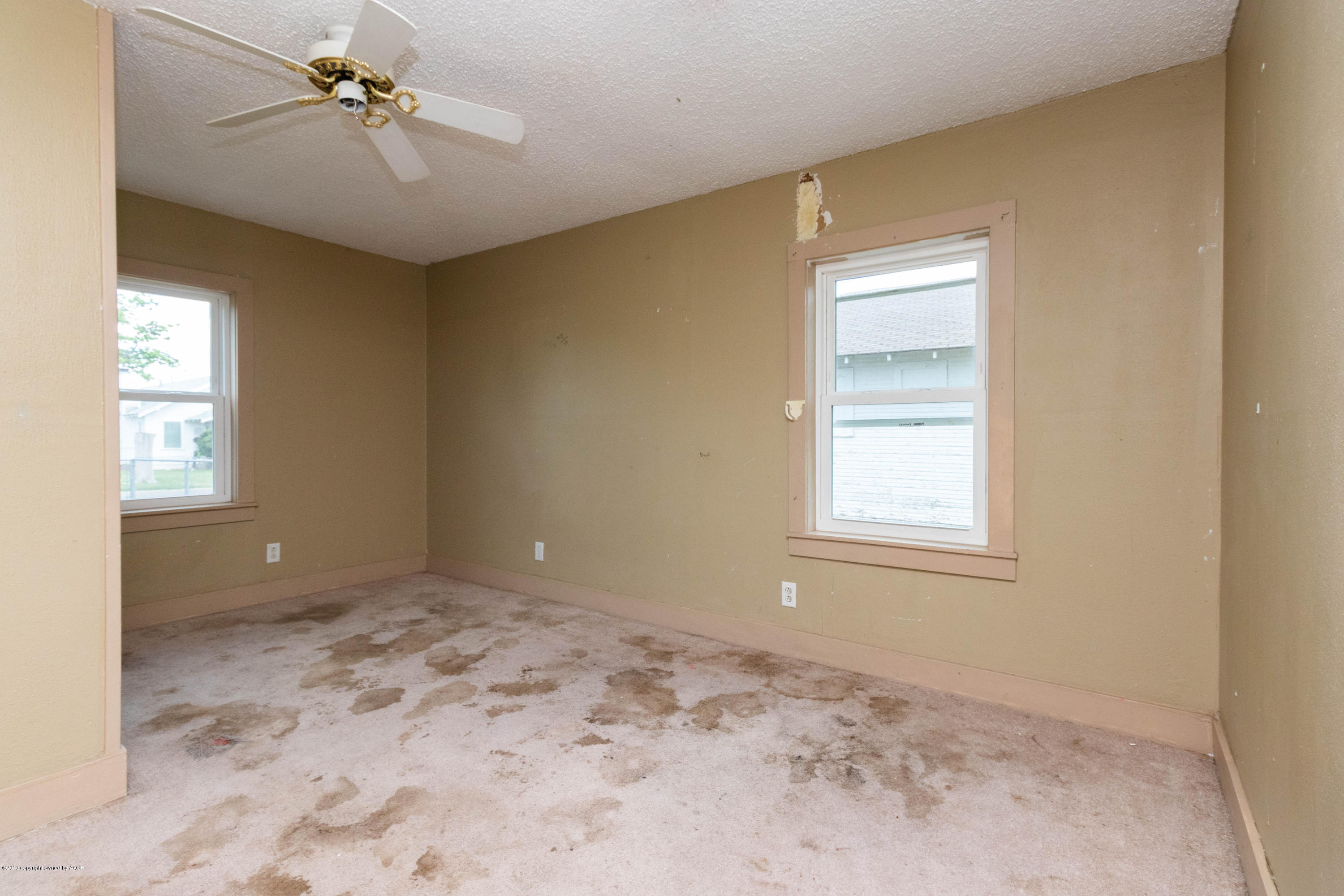 4002 South Harrison Street Amarillo, TX 79110 - Photo 14 of 21 a view of an empty room with a window