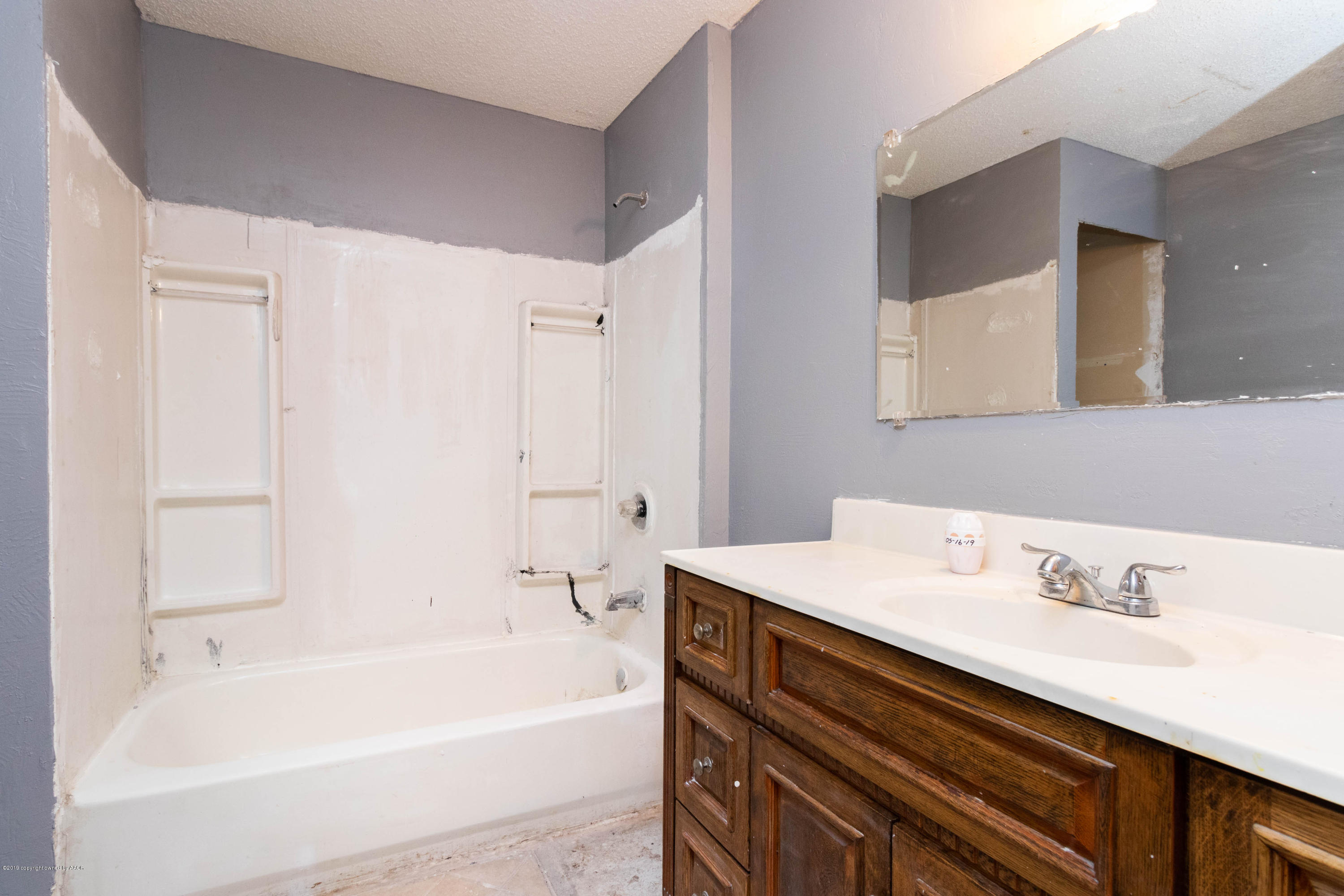 4002 South Harrison Street Amarillo, TX 79110 - Photo 16 of 21 a bathroom with a sink a bathtub and a mirror