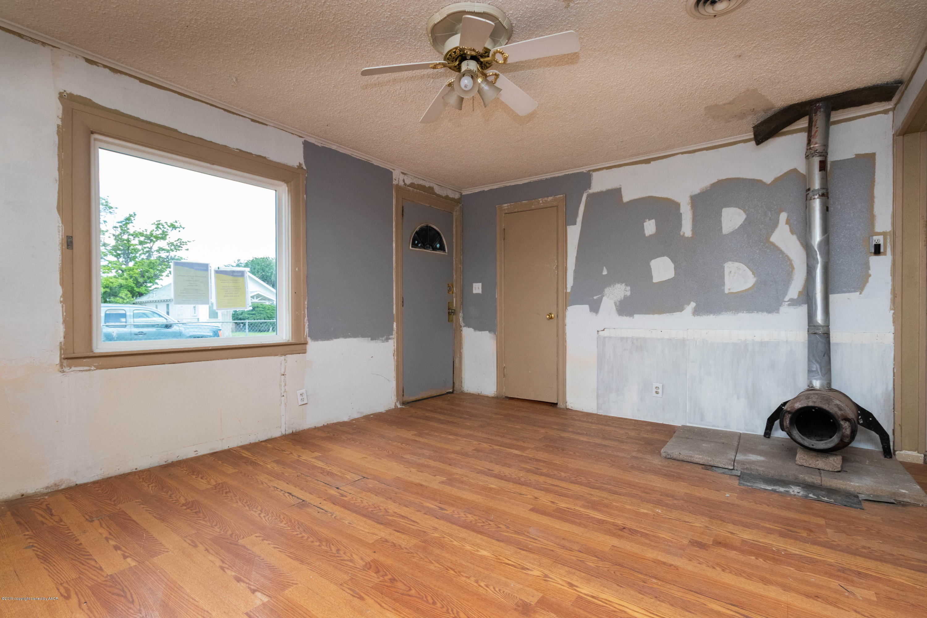 4002 South Harrison Street Amarillo, TX 79110 - Photo 4 of 21 a view of a livingroom with a chandelier fan and windows