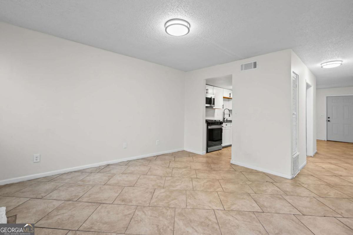 579 Northridge Road Atlanta, GA 30350 - Photo 12 of 30