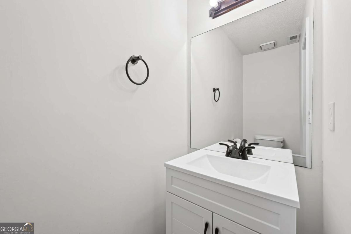 579 Northridge Road Atlanta, GA 30350 - Photo 14 of 30