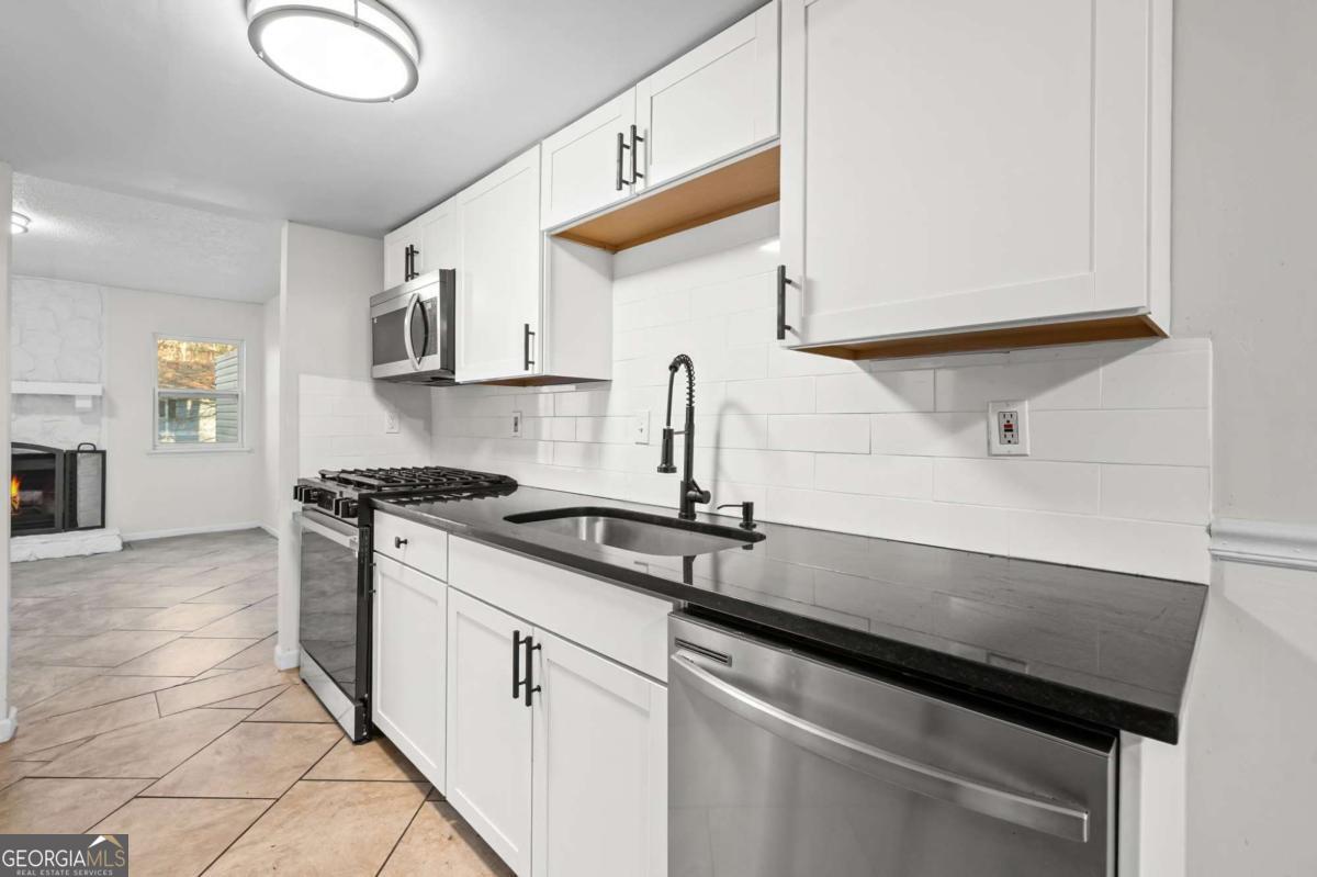 579 Northridge Road Atlanta, GA 30350 - Photo 5 of 30