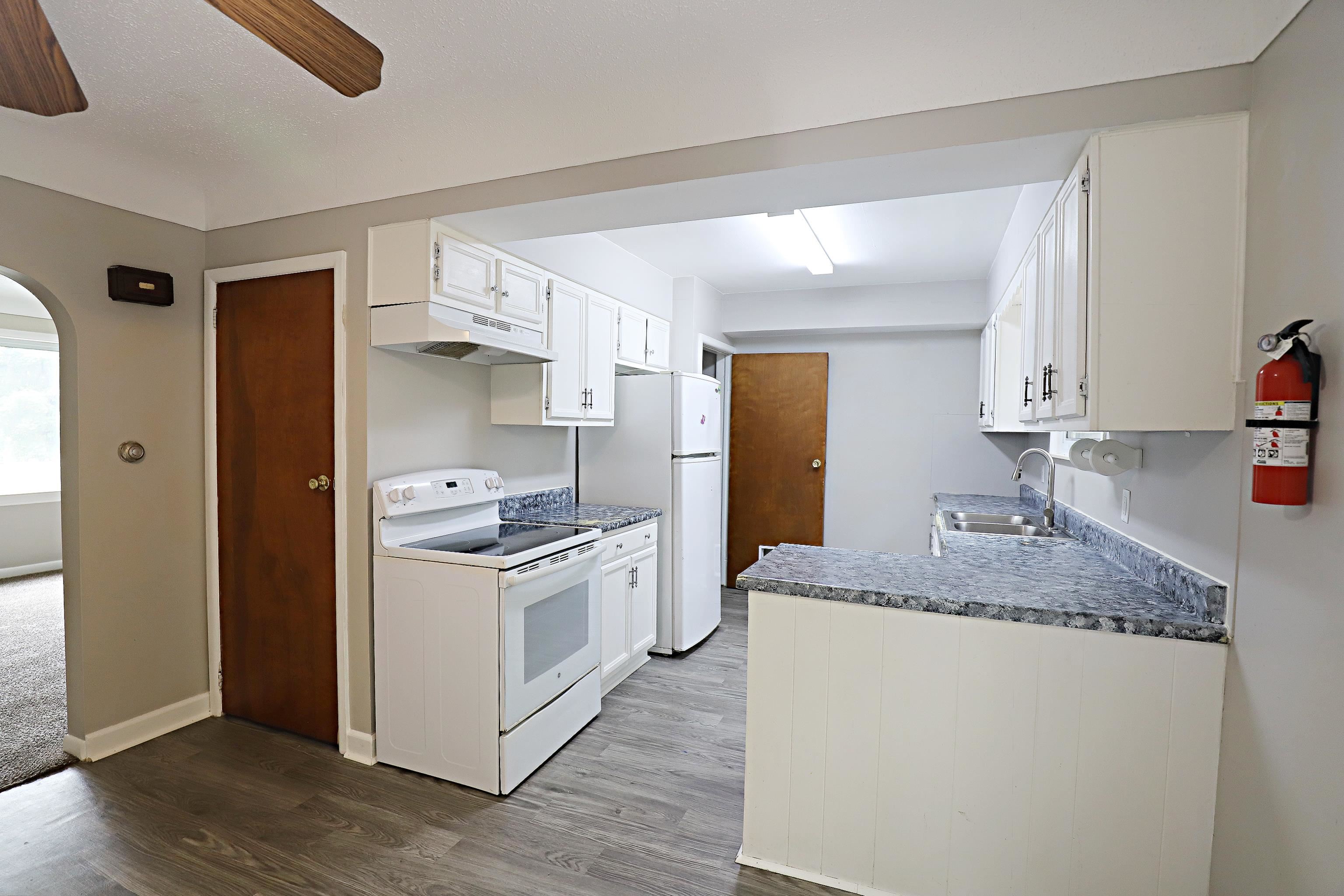 10008 Coldwater Road Flushing, MI 48433 - Photo 15 of 32