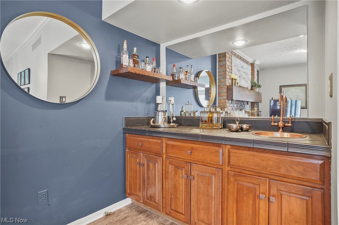 679 Sunridge Road Fairlawn, OH 44333 - Photo 13 of 40 Wet bar in family room