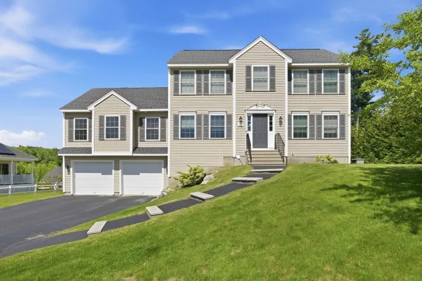 $784,900 | 317 University Circle, Hooksett, NH 03106
