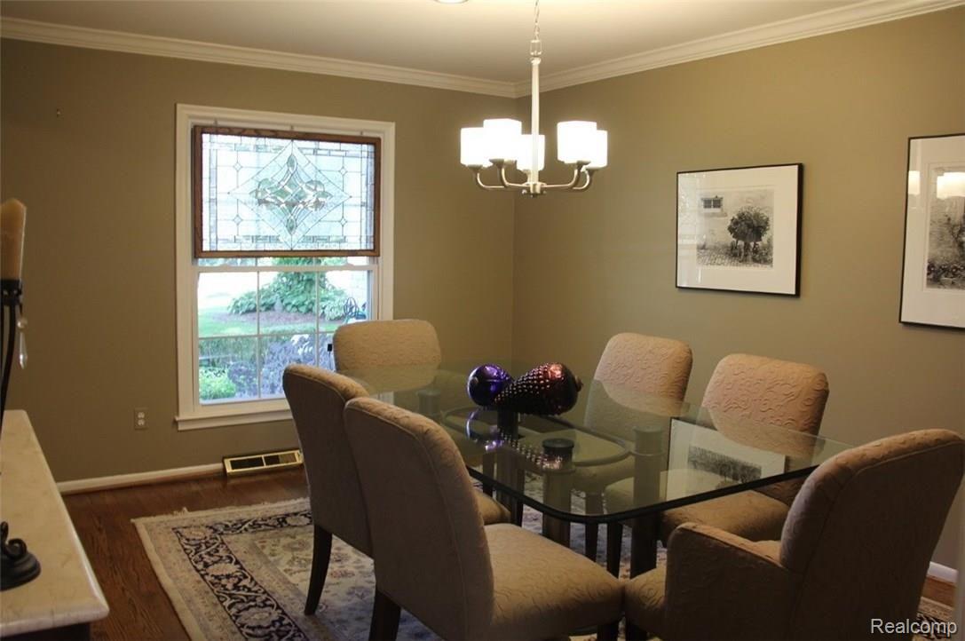 4656 Walnut Lake Road Bloomfield Hills, MI 48301 - Photo 6 of 10 8.jpg