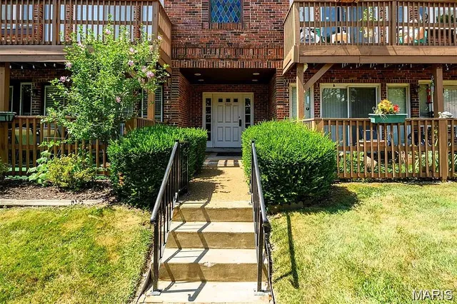 $130,000 | 4298 Chateau De Ville Drive, Unit A, St. Louis, MO 63129