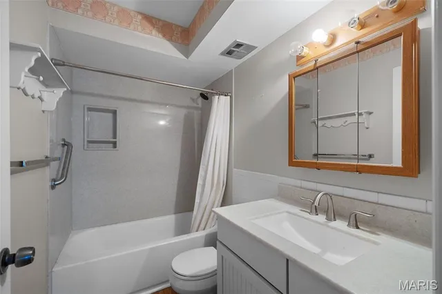 $130,000 | 4298 Chateau De Ville Drive, Unit A, St. Louis, MO 63129