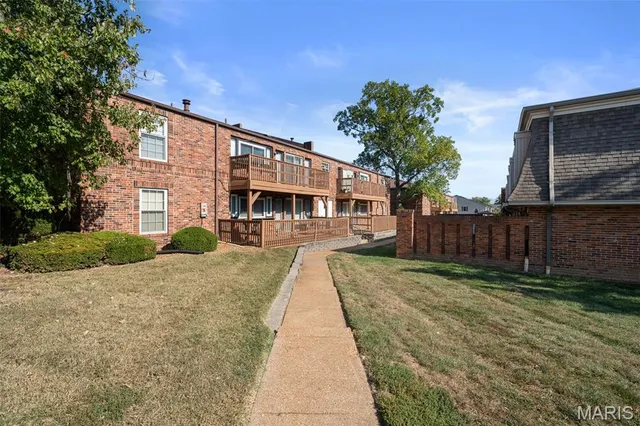 $130,000 | 4298 Chateau De Ville Drive, Unit A, St. Louis, MO 63129