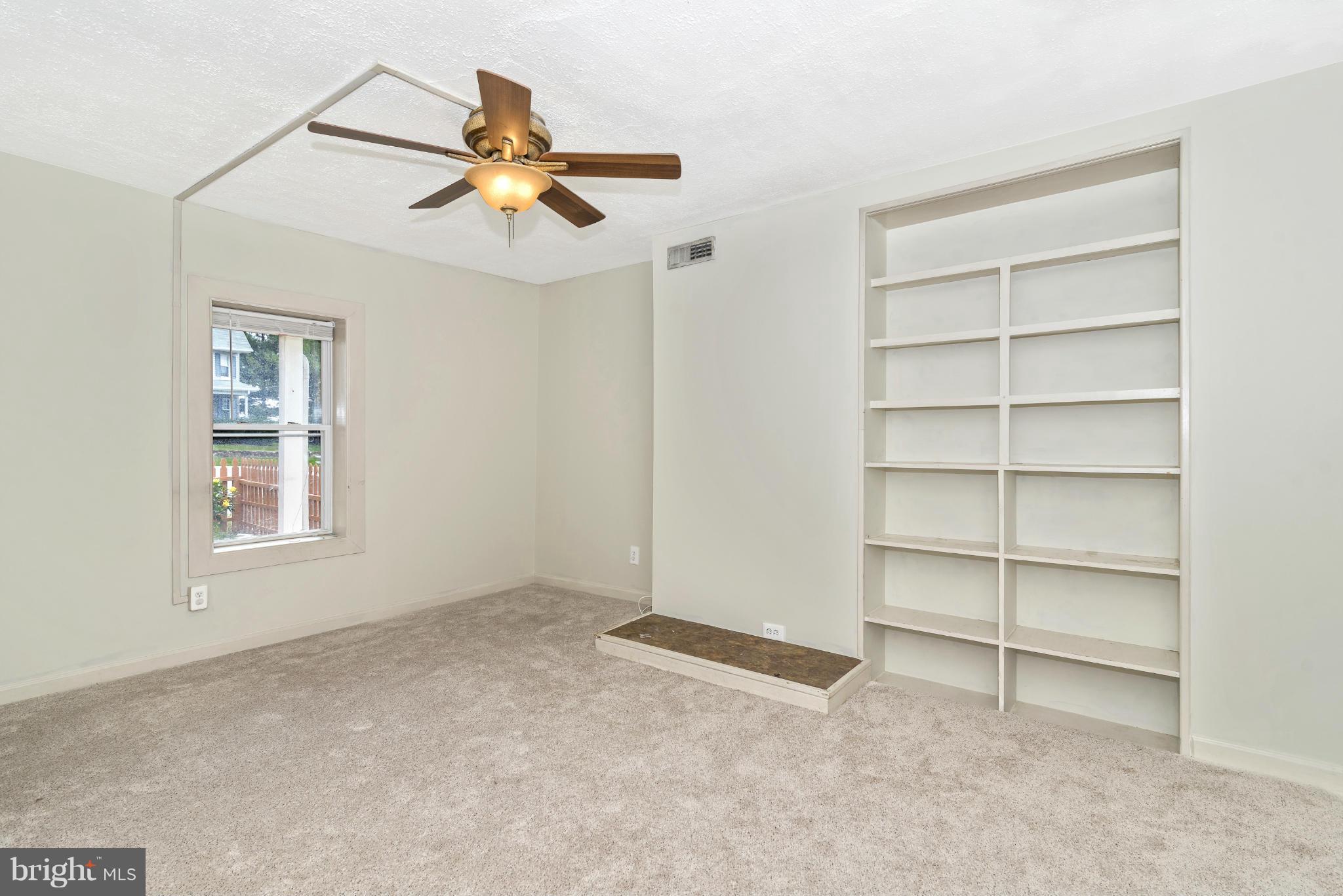 23800 Ridge Road Germantown, MD 20876 - Photo 12 of 26 Family Room