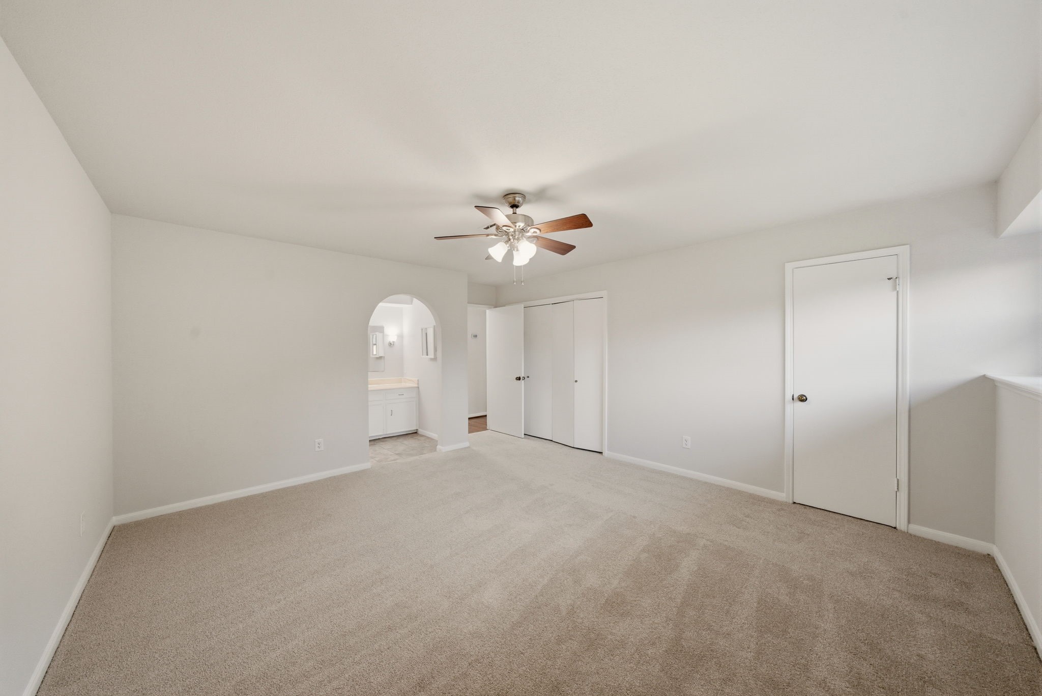 9718 Rathbone Drive Houston, TX 77031 - Photo 19 of 32 Split walk in closets keep both wardrobes organized.
