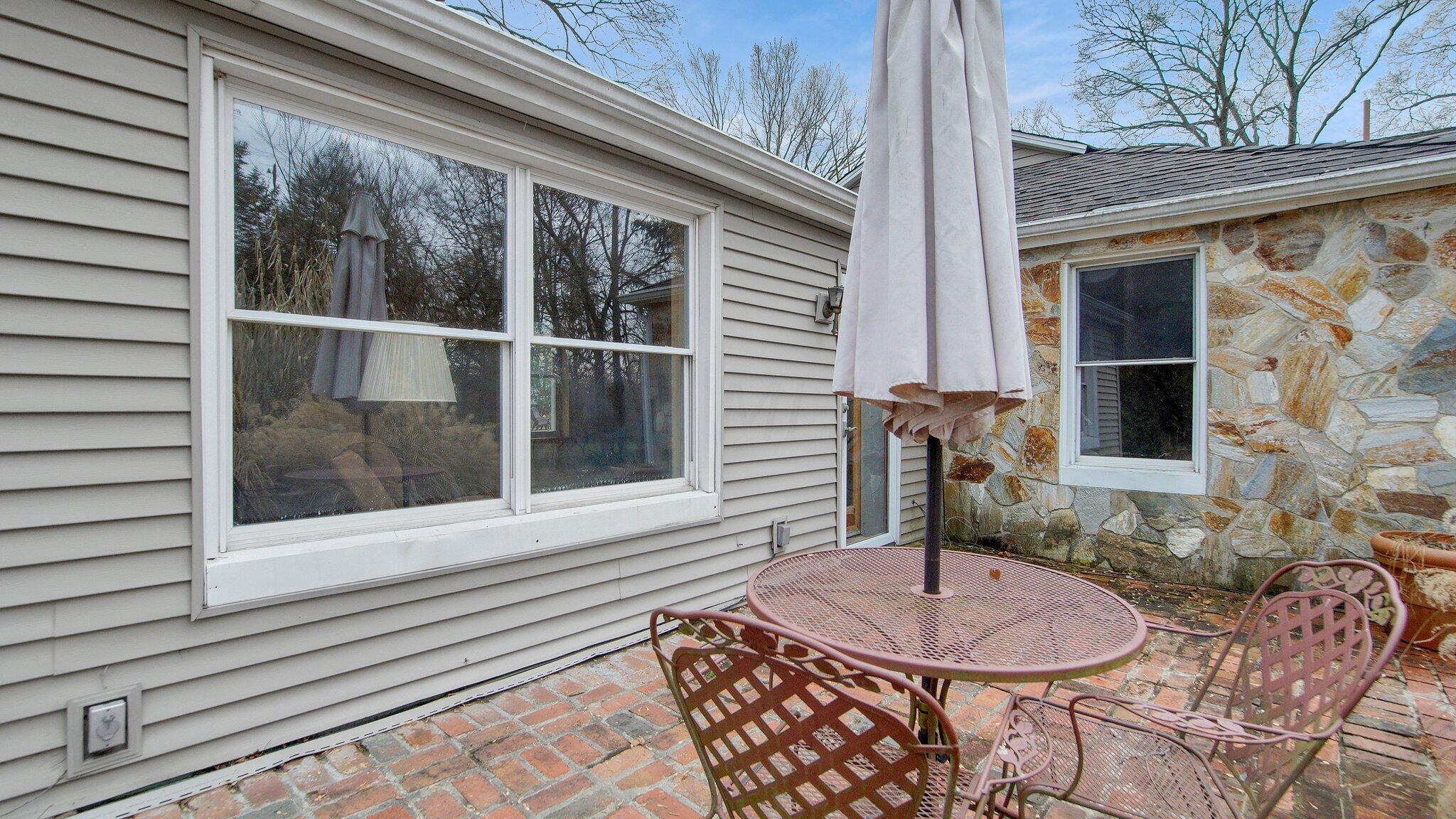 2751 Clifton Road Columbus, OH 43221 - Photo 19 of 62 Patio west side