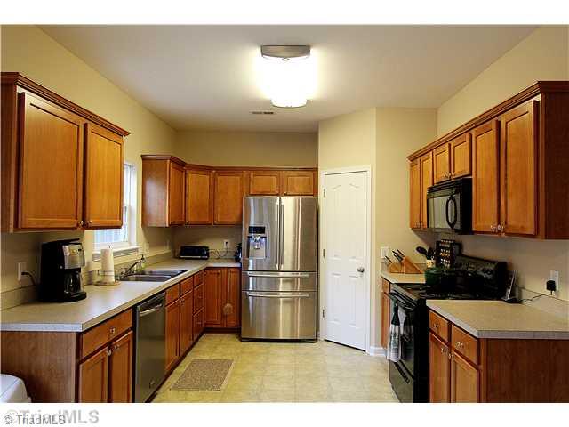 836 Jennifer Lane High Point, NC 27265 - Photo 5 of 16 Kitchen.