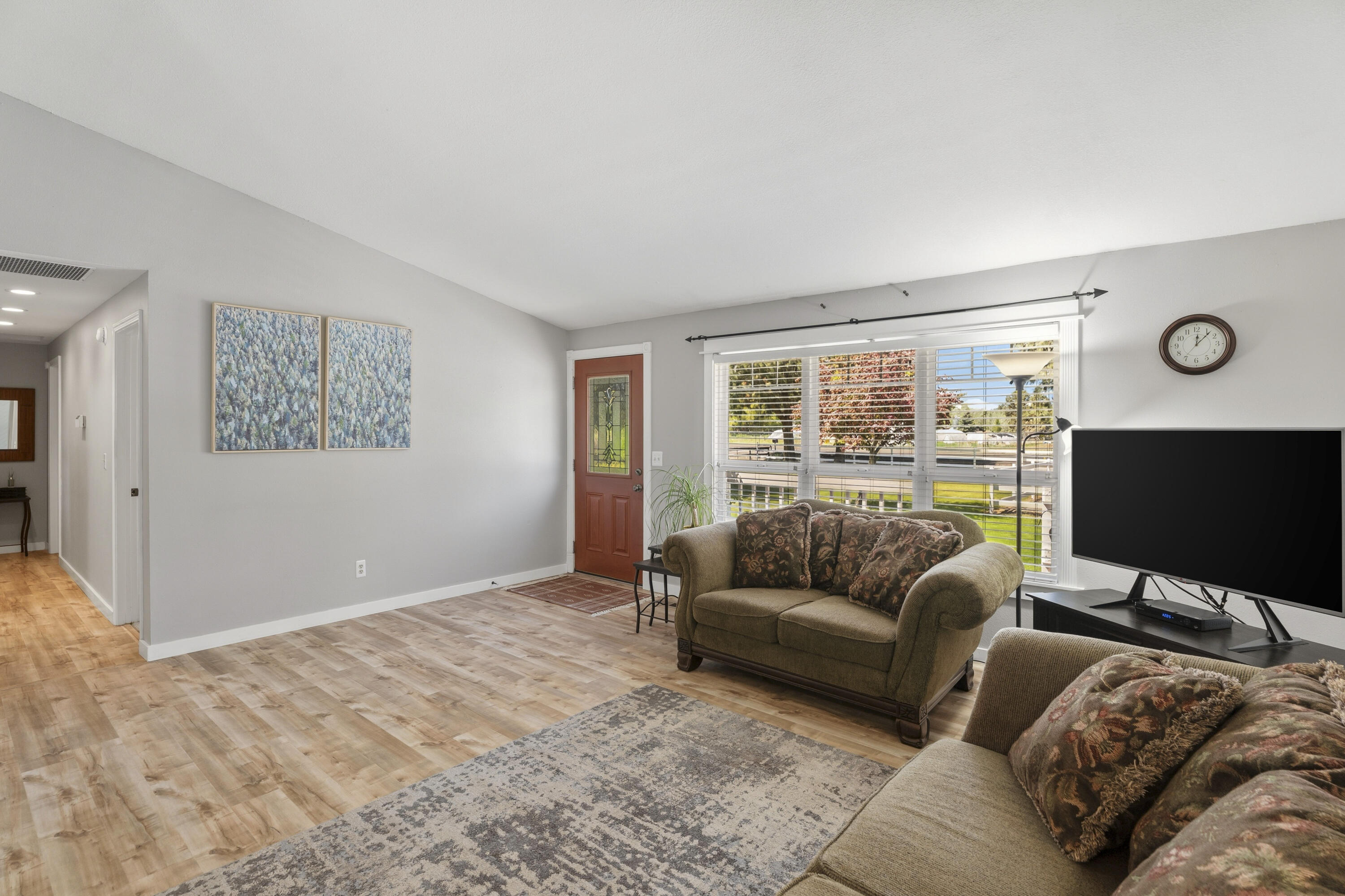 61908 Pettigrew Road Bend, OR 97702 - Photo 11 of 62 51-Living Room