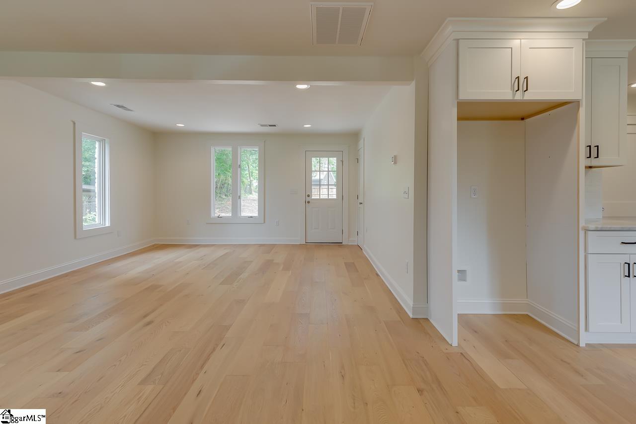 571 Lowndes Hill Road Greenville, SC 29607 - Photo 4 of 17 Gallery Image 4