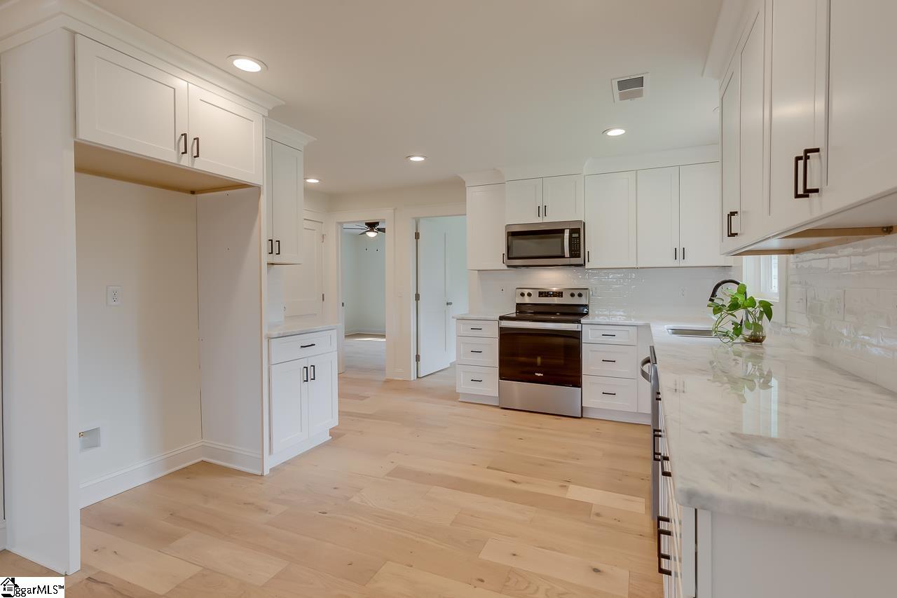 571 Lowndes Hill Road Greenville, SC 29607 - Photo 6 of 17 Gallery Image 6