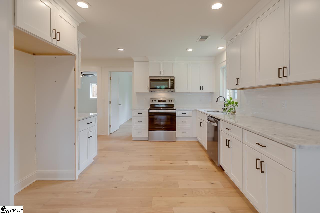 571 Lowndes Hill Road Greenville, SC 29607 - Photo 7 of 17 Gallery Image 7