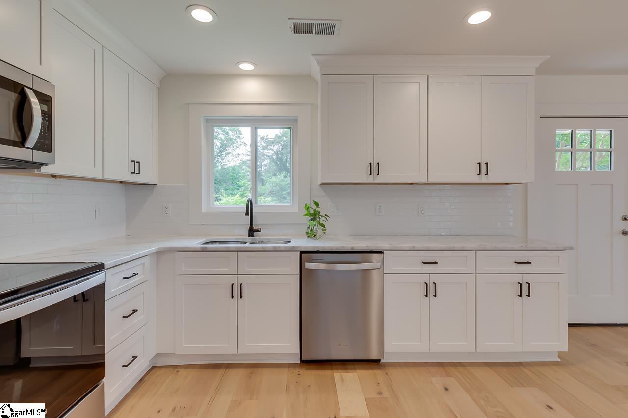 571 Lowndes Hill Road Greenville, SC 29607 - Photo 9 of 17 Gallery Image 9
