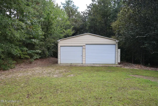 $179,500 | 586 Southeast Hancock Road, Meadville, MS 39653