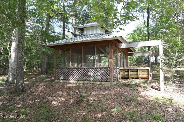$179,500 | 586 Southeast Hancock Road, Meadville, MS 39653