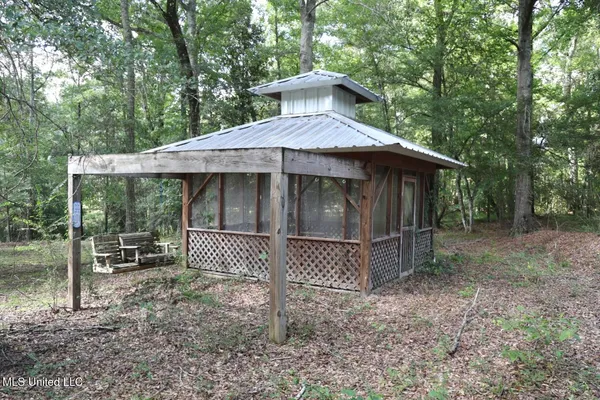 $179,500 | 586 Southeast Hancock Road, Meadville, MS 39653