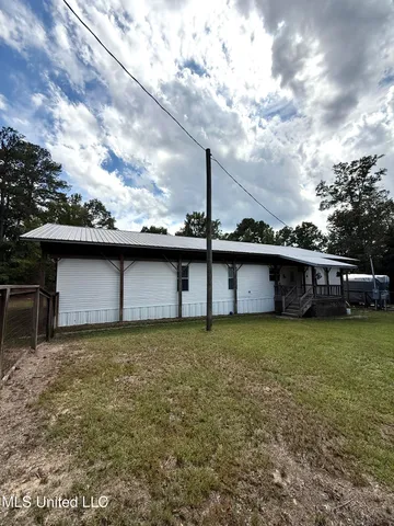 $179,500 | 586 Southeast Hancock Road, Meadville, MS 39653