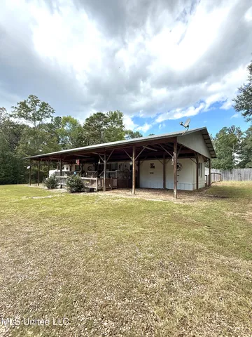 $179,500 | 586 Southeast Hancock Road, Meadville, MS 39653