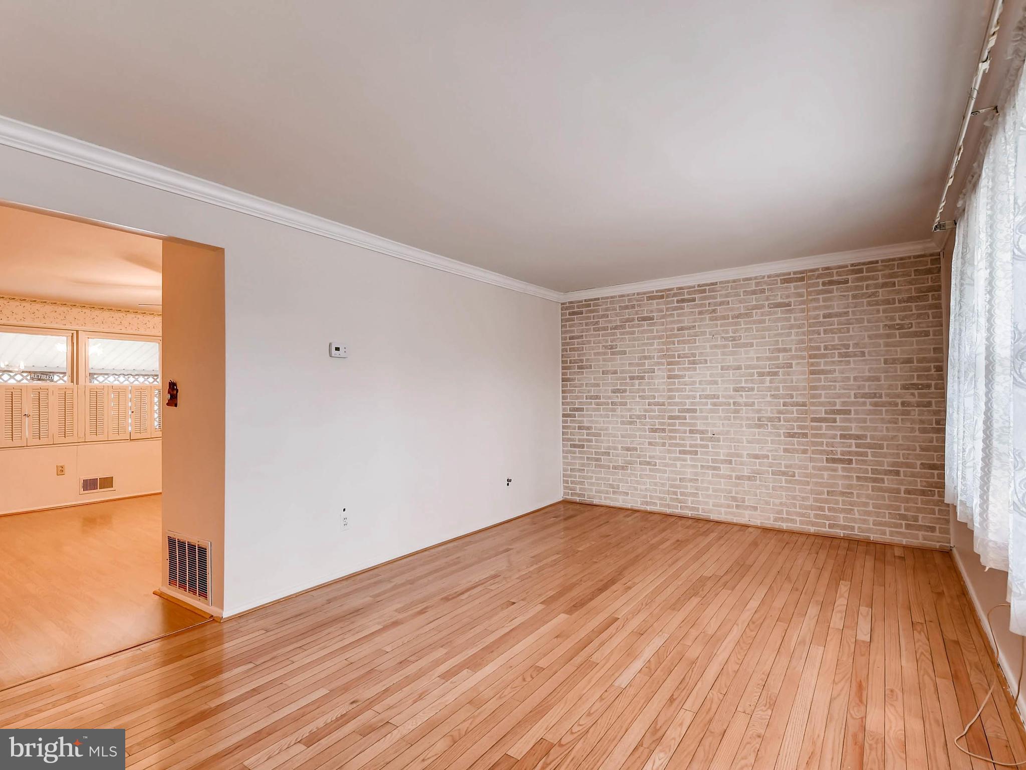 8107 Mid Haven Road Baltimore, MD 21222 - Photo 6 of 28 Living Room