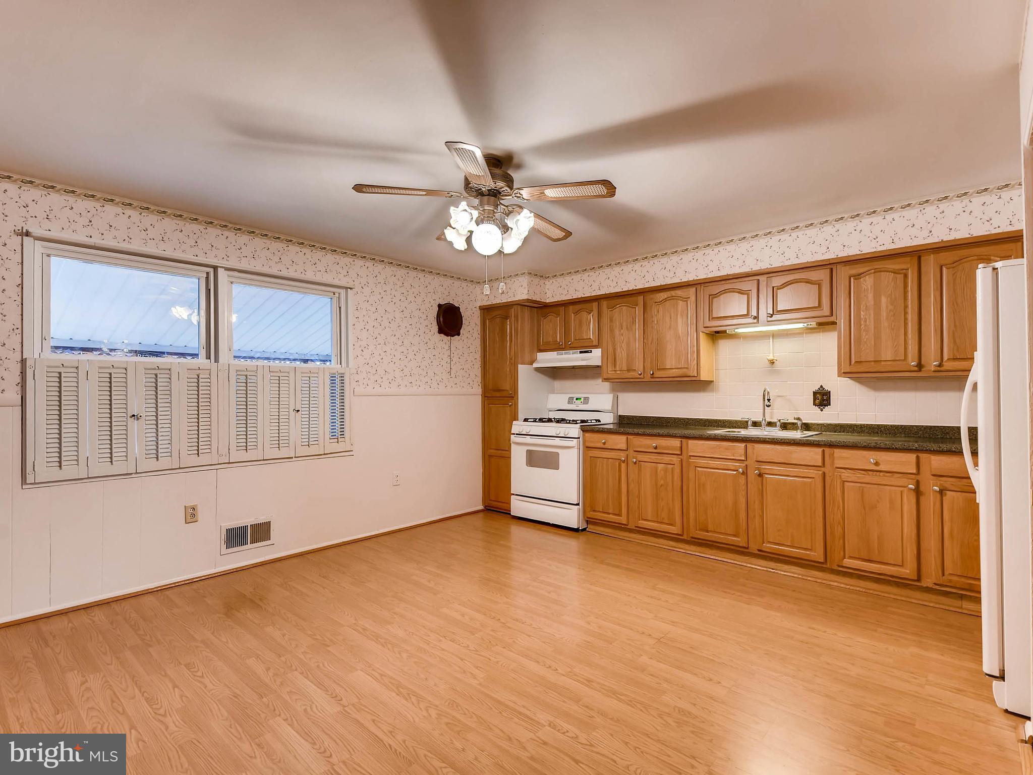 8107 Mid Haven Road Baltimore, MD 21222 - Photo 10 of 28 Large Kitchen/Dining area