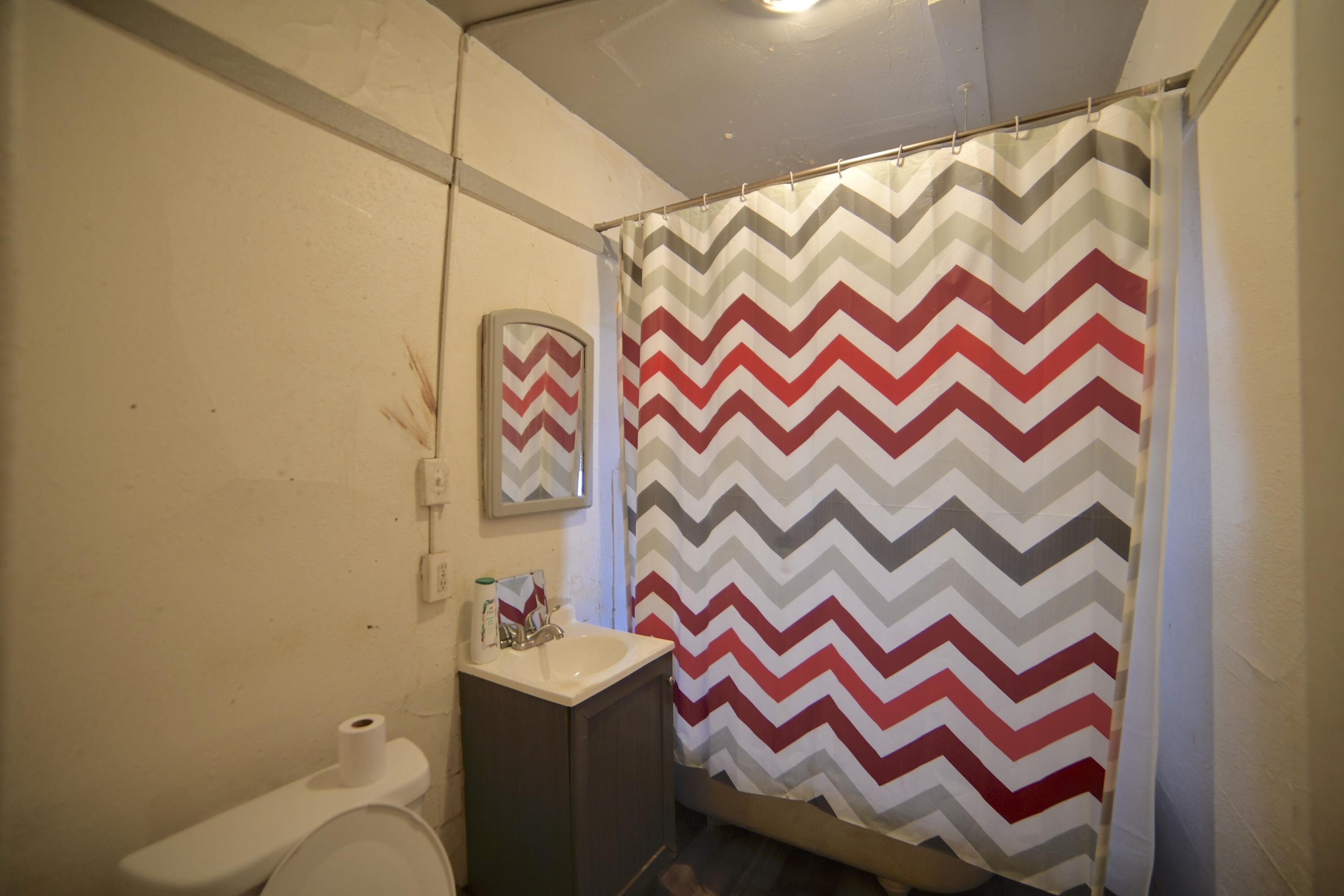 2521 North 51st Street Milwaukee, WI 53210 - Photo 11 of 16 Bathroom Unit 1 (3)