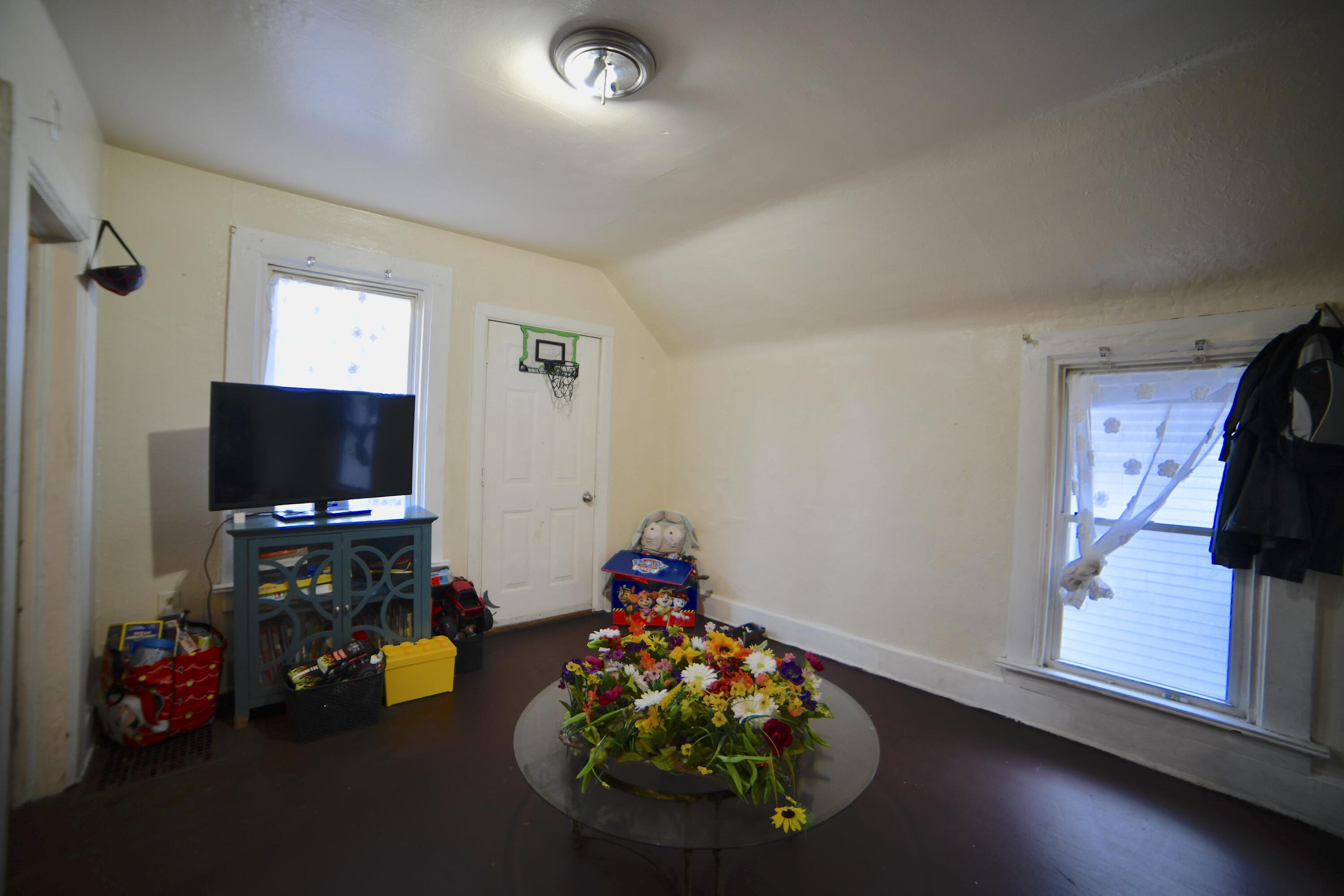 2521 North 51st Street Milwaukee, WI 53210 - Photo 3 of 16 Living Room Unit 2