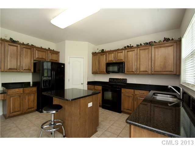 2704 Keziah Road Matthews, NC 28105 - Photo 5 of 16 Gallery Image 5