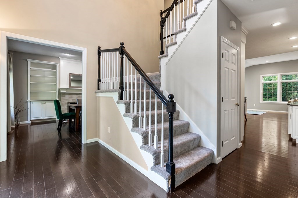 61 Aspen Road Sharon, MA 02067 - Photo 3 of 33