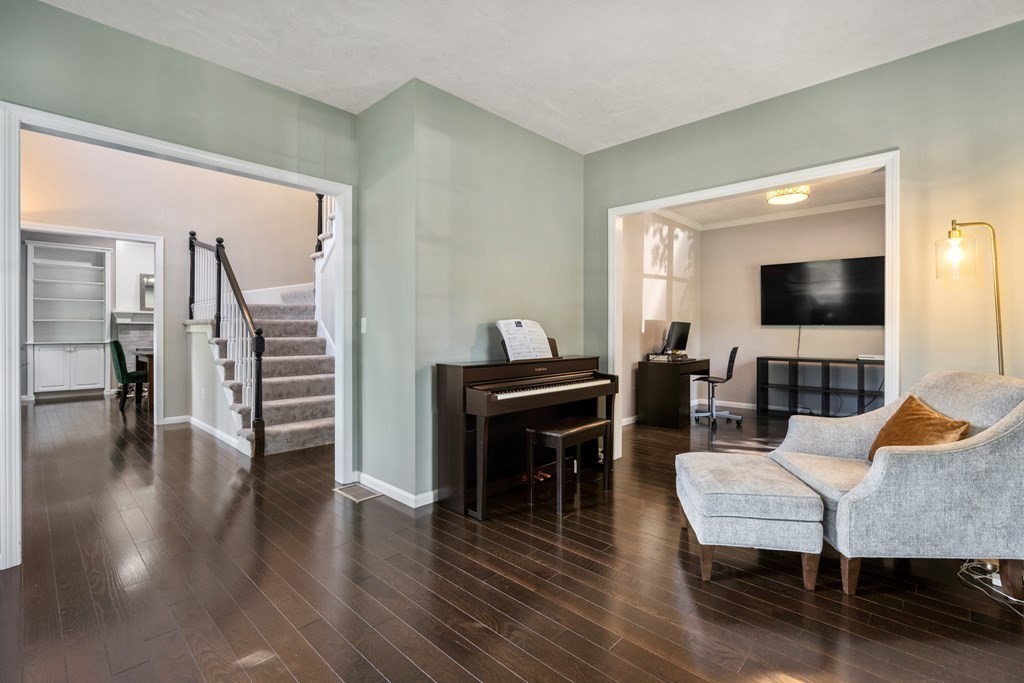 61 Aspen Road Sharon, MA 02067 - Photo 4 of 33