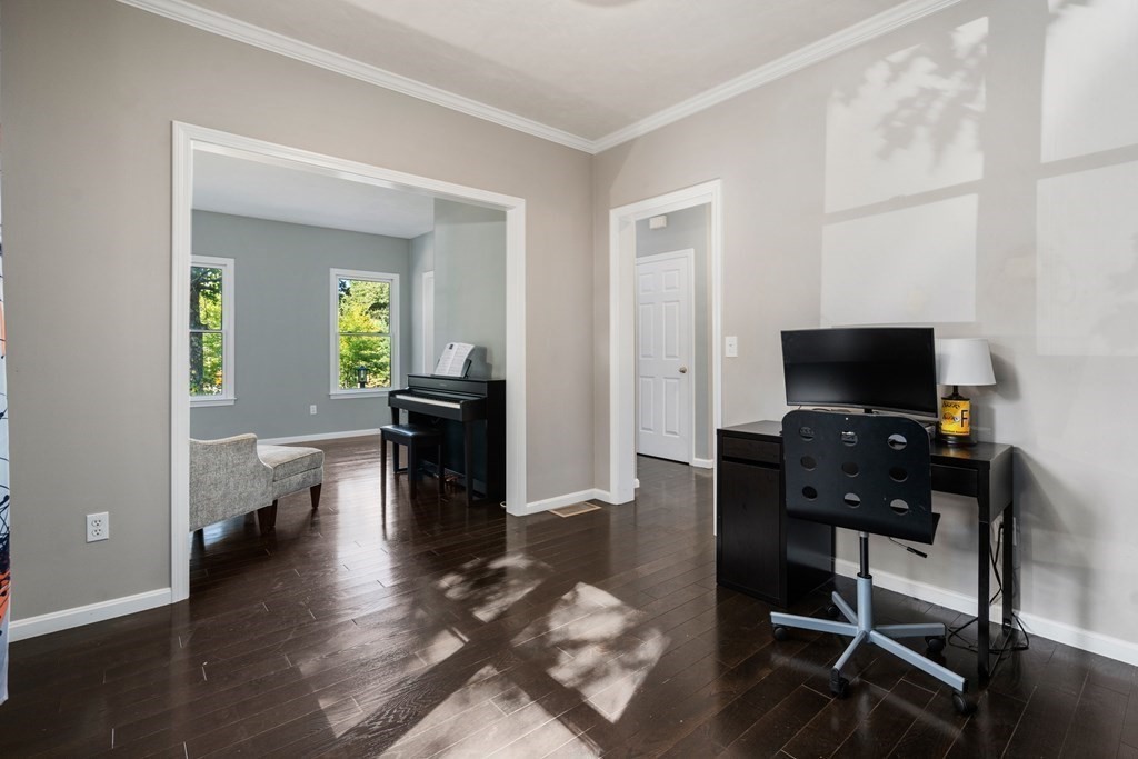 61 Aspen Road Sharon, MA 02067 - Photo 5 of 33