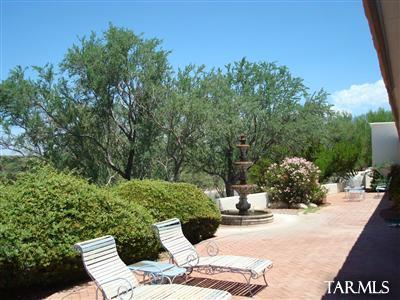9985 North Desert Sky Road Oro Valley, AZ 85737 - Photo 30 of 43 a view of a chairs and table in the patio