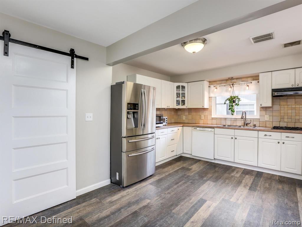 3351 Grant Road Rochester Hills, MI 48309 - Photo 7 of 22