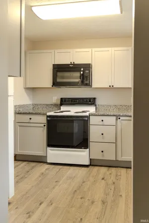 $259,900 | 1472 West Rockcrest Drive, Bloomington, IN 47403