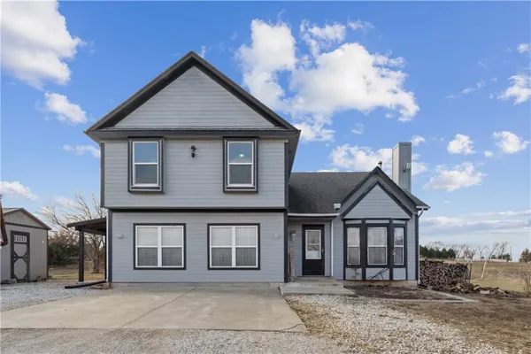 $434,000 | 19439 254th Street, Tonganoxie, KS 66086