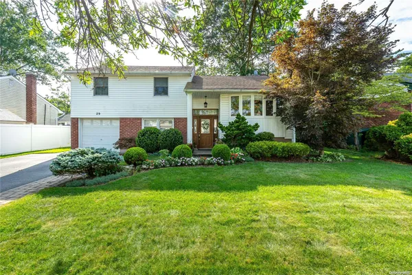 $868,888 | 29 Roberta Lane, Syosset, NY 11791