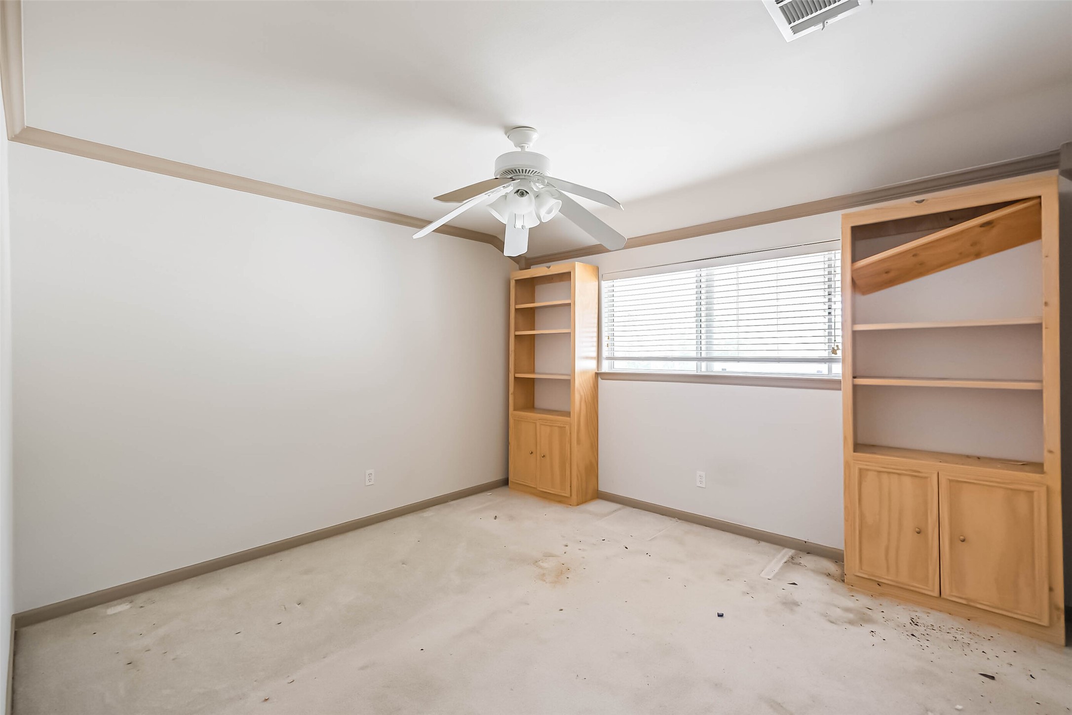 5218 Contour Place Houston, TX 77096 - Photo 19 of 22 a view of an empty room with a window