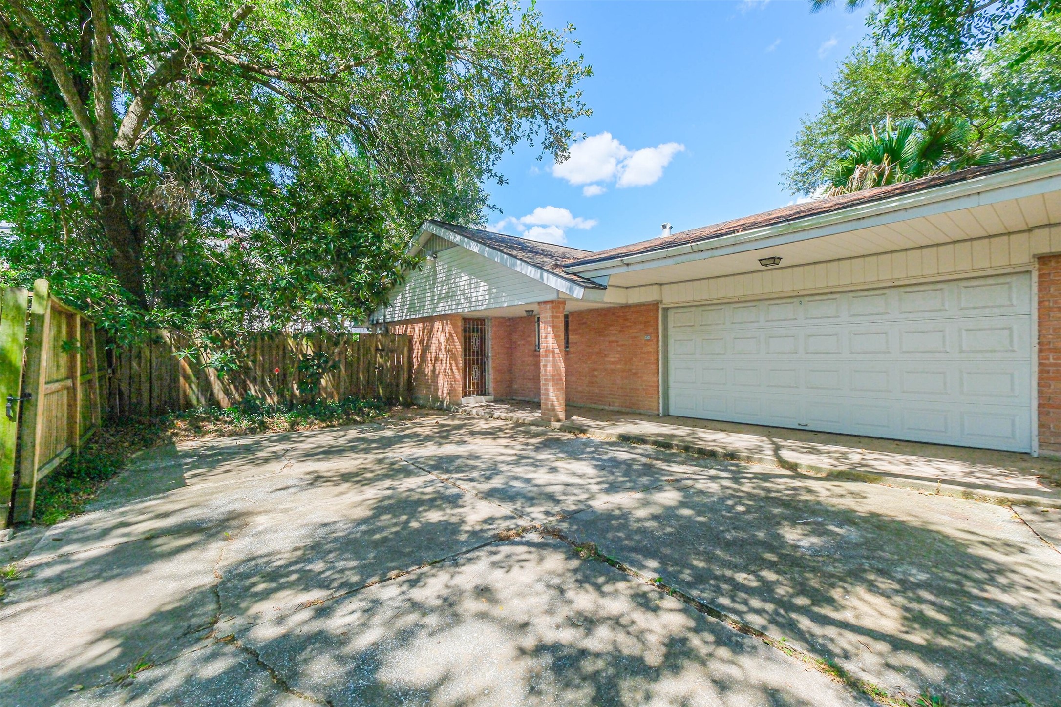 5218 Contour Place Houston, TX 77096 - Photo 20 of 22 a view of a backyard with a tree