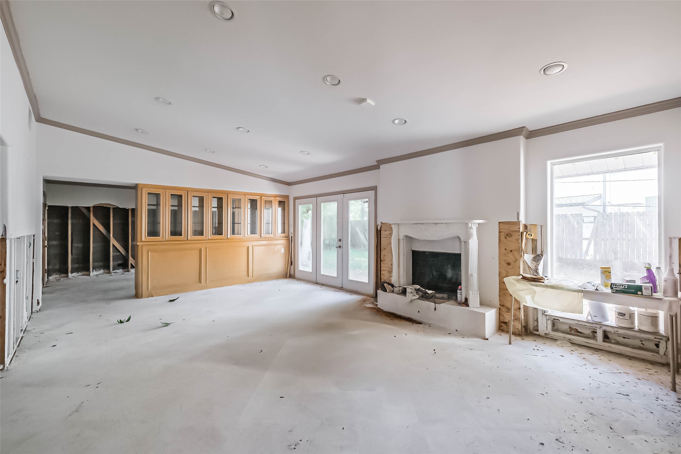 5218 Contour Place Houston, TX 77096 - Photo 5 of 22 a living room with furniture and a fireplace