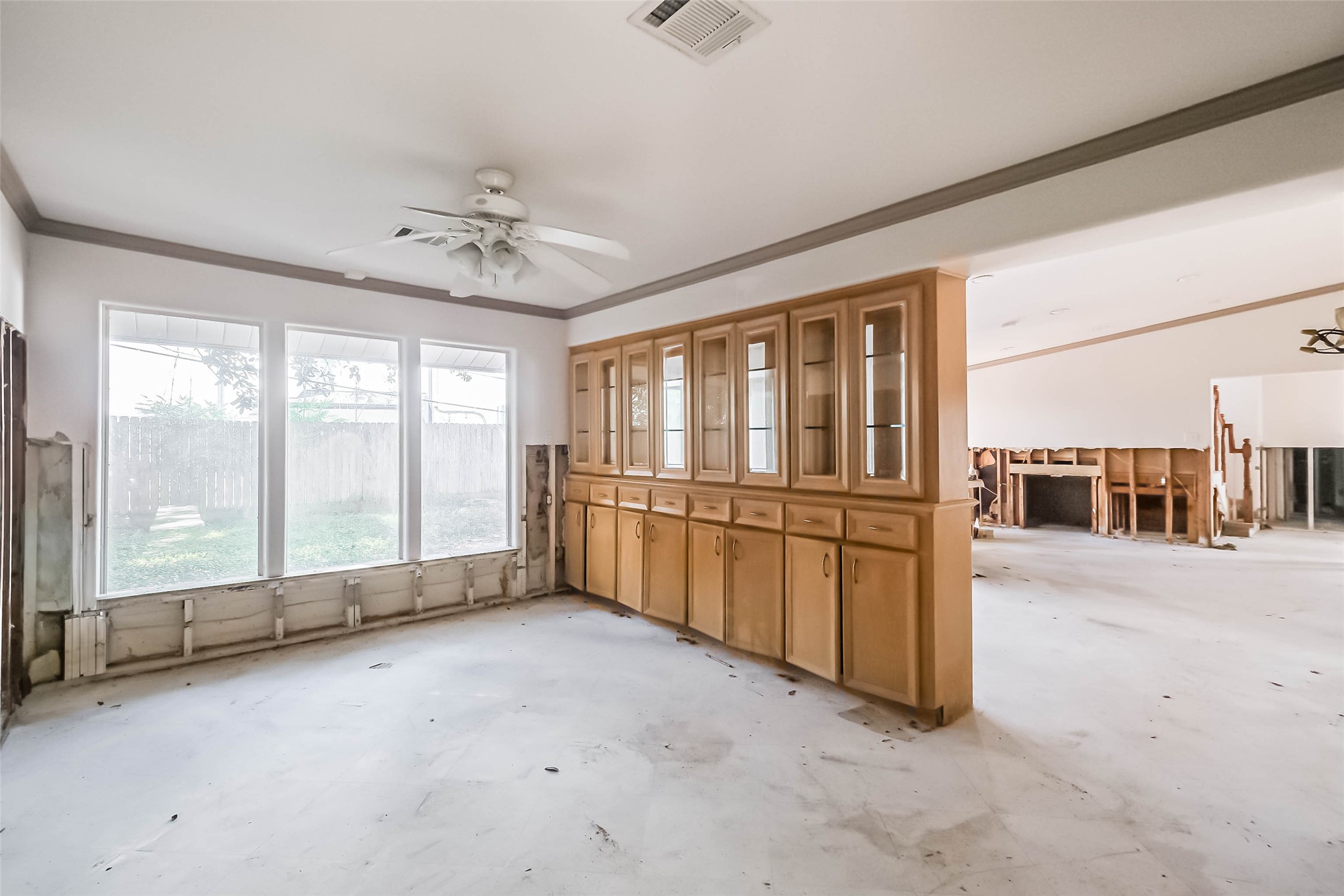 5218 Contour Place Houston, TX 77096 - Photo 7 of 22 a view of an empty room with a window