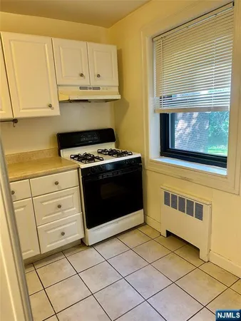 $1,750 | 2329 Hudson Terrace, Unit B15, Fort Lee, NJ 07024