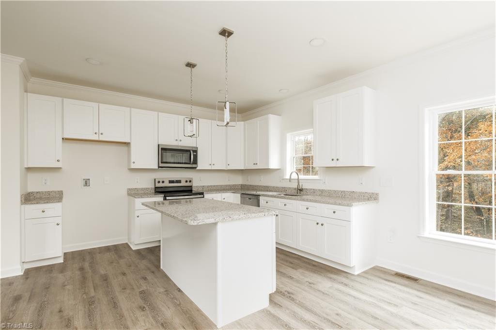 117 Crestview Drive High Point, NC 27265 - Photo 4 of 19