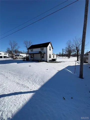 $229,000 | 512 East Walnut Street, Perry, MO 63462