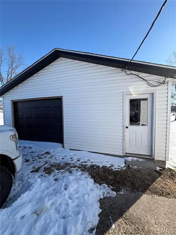 $229,000 | 512 East Walnut Street, Perry, MO 63462