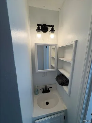 $229,000 | 512 East Walnut Street, Perry, MO 63462